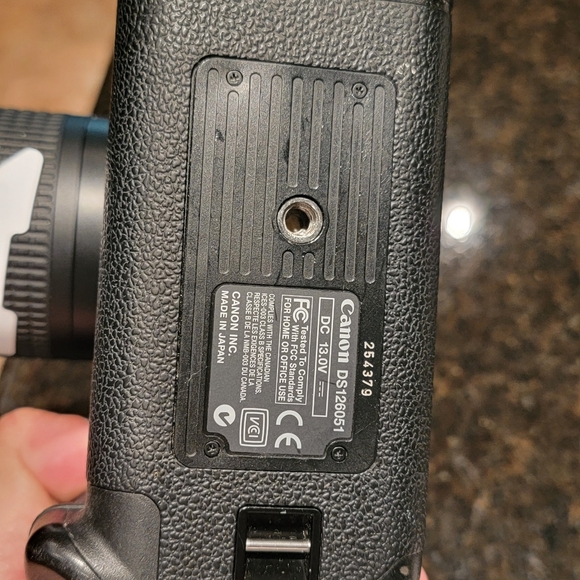 Canon EOS-1D Mark II 8.2MP Digital SLR Camera Lens 28-80mm & Charger - Picture 6 of 15